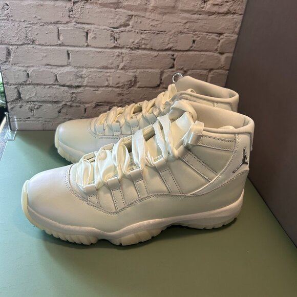 AIR JORDAN RETRO 11 (WOMEN) (10) - Picture 4 of 13